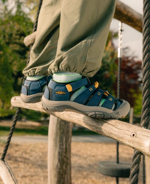 Little Kids' Newport H2  |  Ribbon Red/Gargoyle